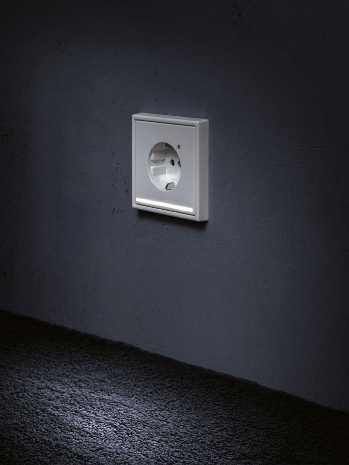 repair electrical socket