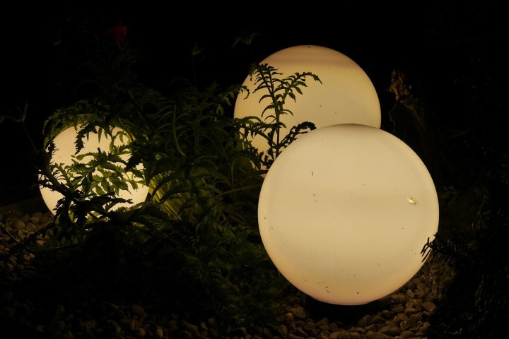 outdoor garden lighting night